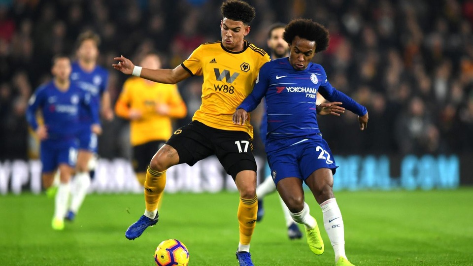 Nhìn lại trận thua thứ hai của Chelsea ở Premier League - 4
Willian đi bóng trước sự áp sát của cầu thủ Wolves, phong độ của cầu thủ người Brazil gần đây không tốt