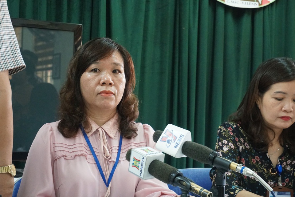 Học sinh trường Quang Trung bị bạn tát: Cô giáo phủ nhận việc "chỉ đạo" - 1 Hiệu trưởng nhà trường Lê Anh Vân cho biết, chưa xác định được học sinh P. bị bao nhiêu tát.