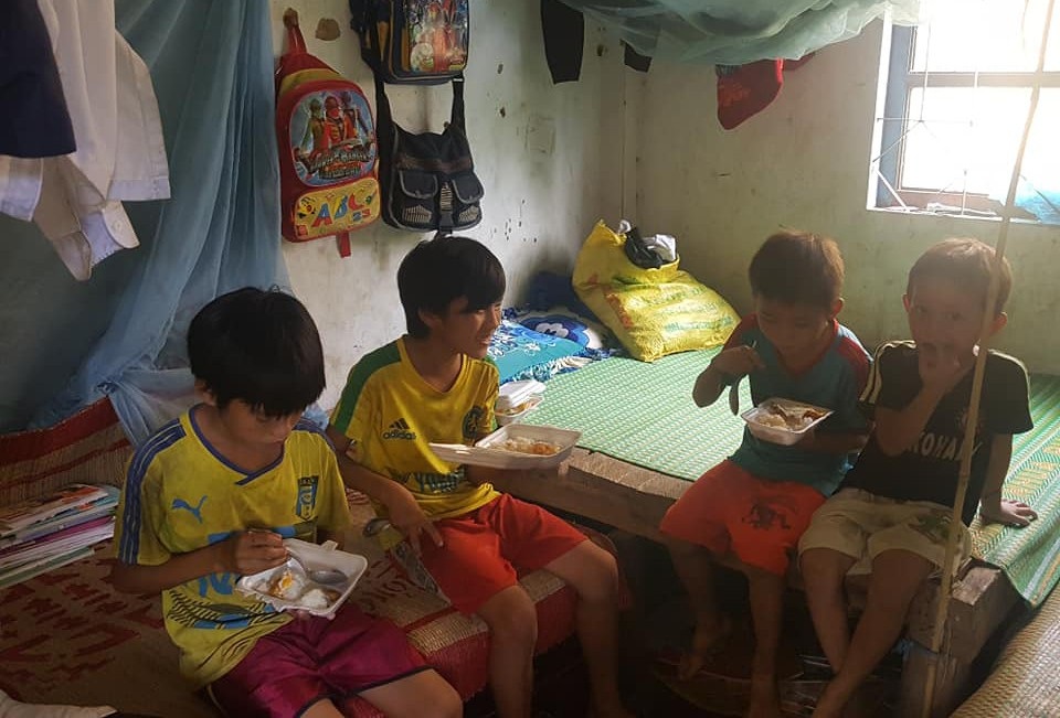 Tránh bữa trưa với muối ớt, chuột đồng cho học sinh, giáo viên lên mạng “xin” giúp đỡ - 5 Đây là cách thực tế nhất để cách thực tế nhất để giữ chân các em ở lại trường