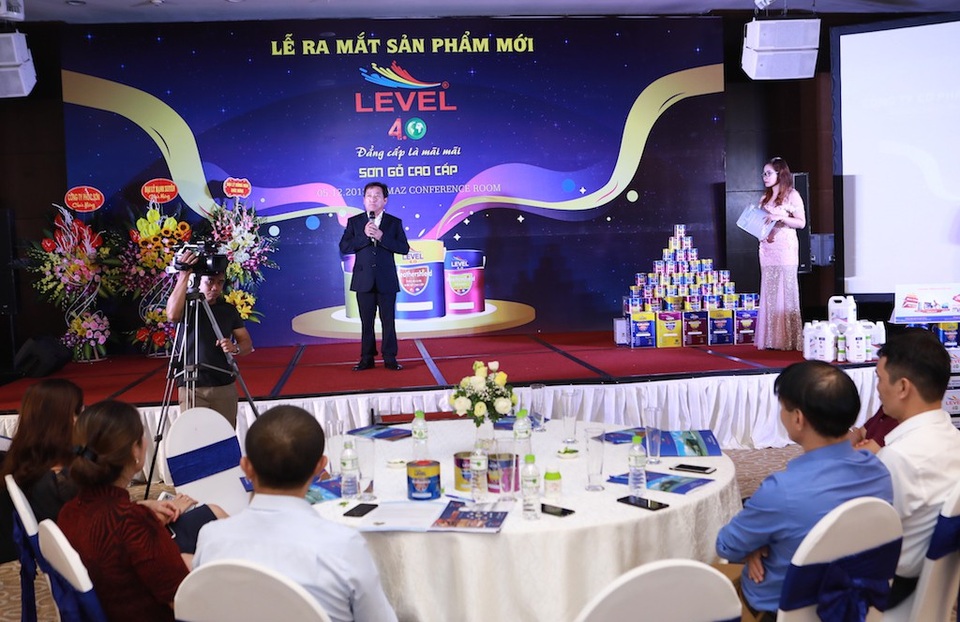 Ông Nguyễn Bảo Họp - Chủ tịch HĐQT TGĐ CTy Euronano khẳng định: ... Quyết tâm đáp ứng hài lòng Qúy khách hàng ở phân khúc thị trường sơn gỗ cao cấp.