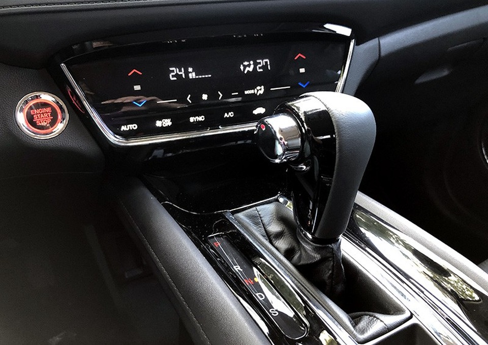 Ngoài lẫy chuyển số trên tay lái, hộp số của HR-V còn có chế độ vận hành thể thao