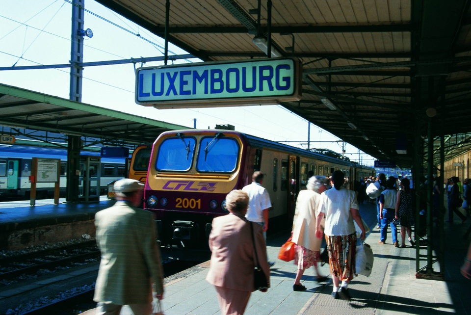 Luxembourg sẽ miễn phí toàn bộ phương tiện giao thông công cộng - 2
Chính phủ liên minh mới của Đại công quốc Luxembourg hứa hẹn sẽ bỏ thu phí tàu và xe buýt từ mùa hè 2019.