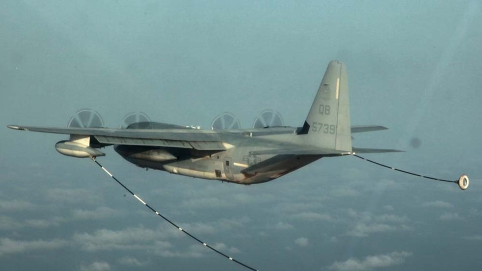 Hai máy bay hải quân Mỹ rơi ngoài khơi Nhật Bản - 1
Máy bay tiếp dầu KC-130 (Ảnh: Reuters)