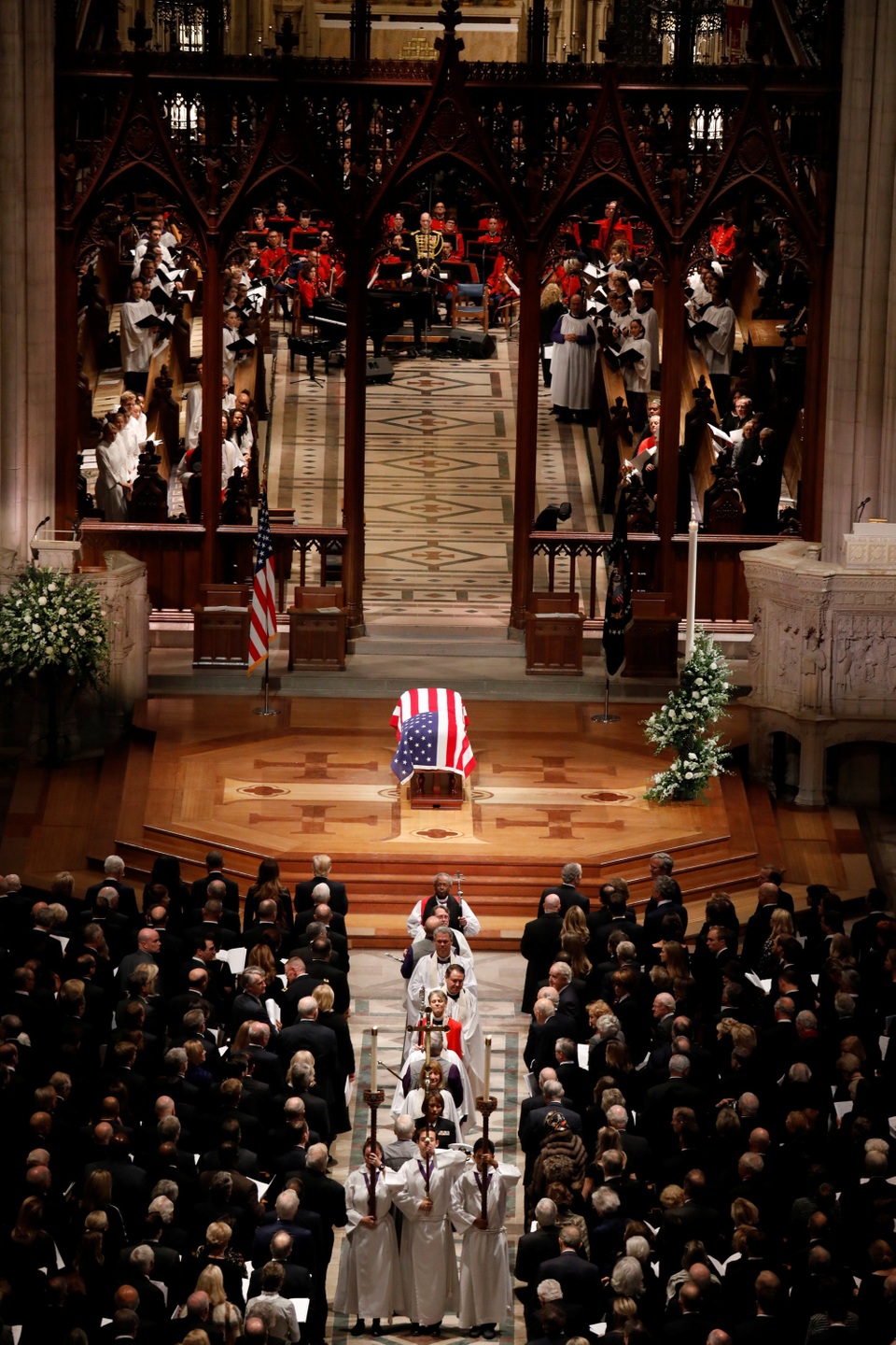 Cựu Tổng thống Bush bật khóc trong lễ tang của cha - 10
Thay mặt gia đình, cựu Tổng thống George W. Bush đã có bài phát biểu xúc động tiễn đưa người cha quá cố.