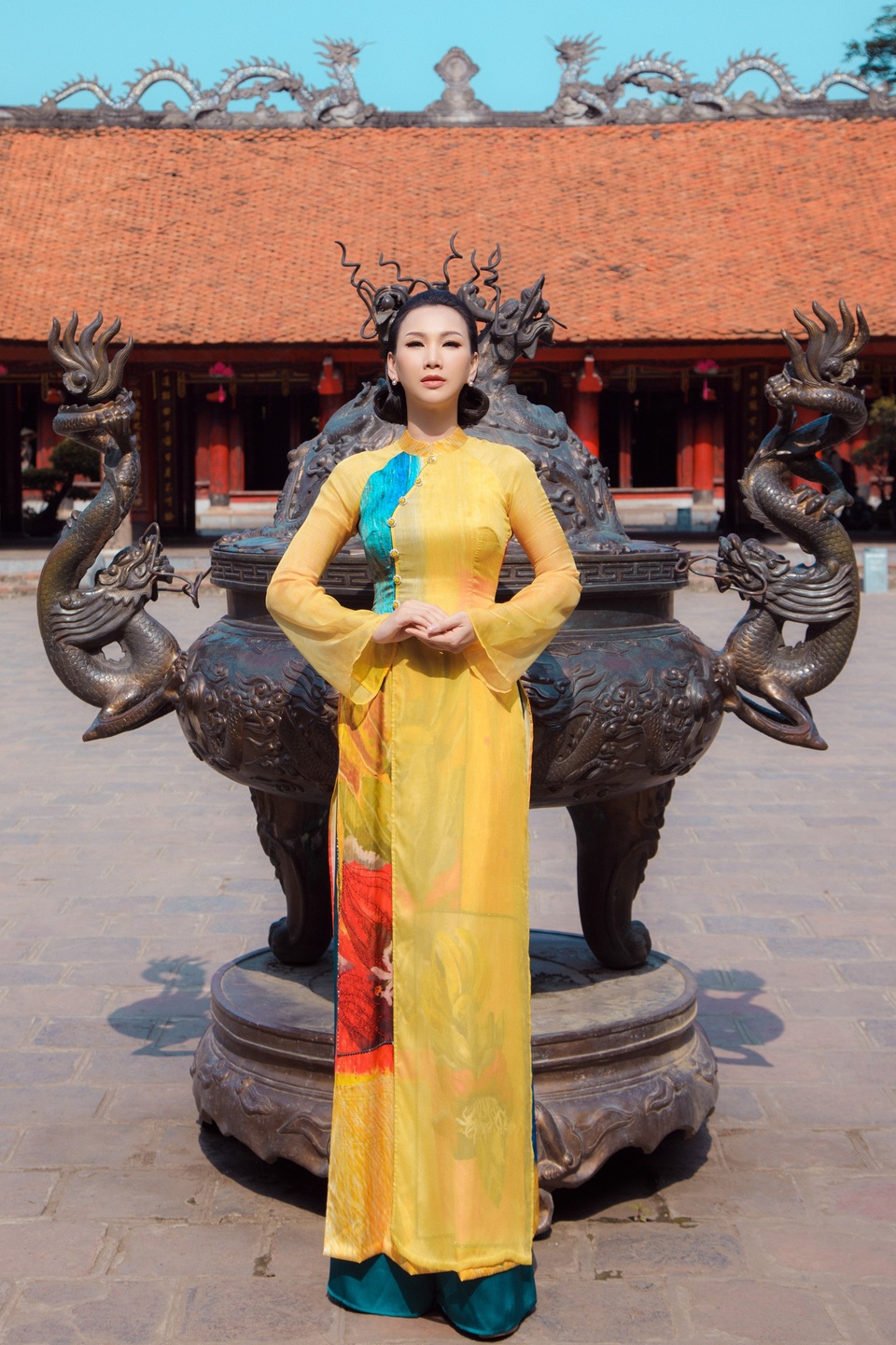 Hoa hậu Paris Vũ diện áo dài nổi bật tại sự kiện ở Hà Nội - 8 Sau sự kiện về kinh tế tại Hà Nội, người đẹp tiếp tục sang Nhật Bản để dự sự kiện tại trường Nhật ngữ với vai trò đại sứ, diễn ra vào đầu năm 2019.