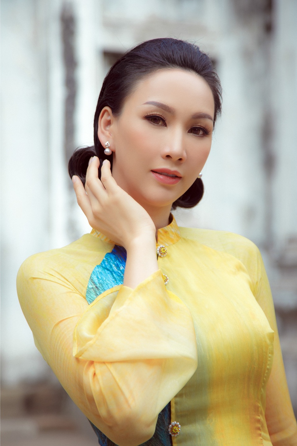 Hoa hậu Paris Vũ diện áo dài nổi bật tại sự kiện ở Hà Nội - 6 Với tư cách là một nữ doanh nhân, hoa hậu Paris Vũ đánh giá cao sự Hội nhập Kinh tế Quốc tế lần này. Cô cho rằng những sự kiện lần này giúp đẩy mạnh hội nhập kinh tế quốc tế theo hướng hiệu lực và hiệu quả. Việt Nam trước những sự kiện nổi bật và xu thế mới trong kinh tế và thương mại quốc tế, đề xuất quan điểm chính sách phù hợp để ứng phó với diễn biến mới của tình hình hội nhập thế giới và khu vực.