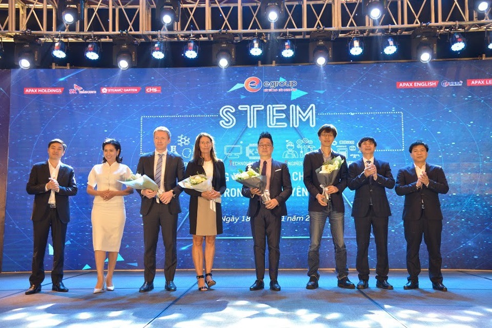 Egroup kí kết thỏa thuận hợp tác với tiến sĩ STEM hàng đầu thế giới - 1
Bốn diễn giả hàng đầu thế giới chia sẻ những tham luận vô cùng quý báu trong buổi hội thảo STEM do tập đoàn Egroup tổ chức.