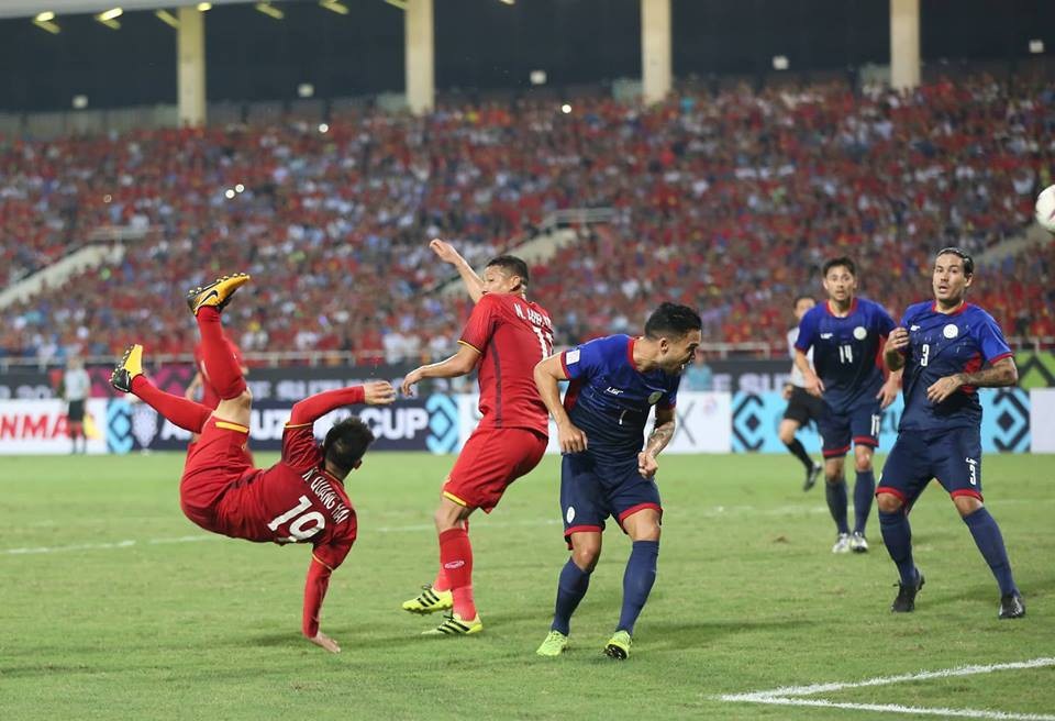 
Pha tung người móc bóng của Quang Hải
