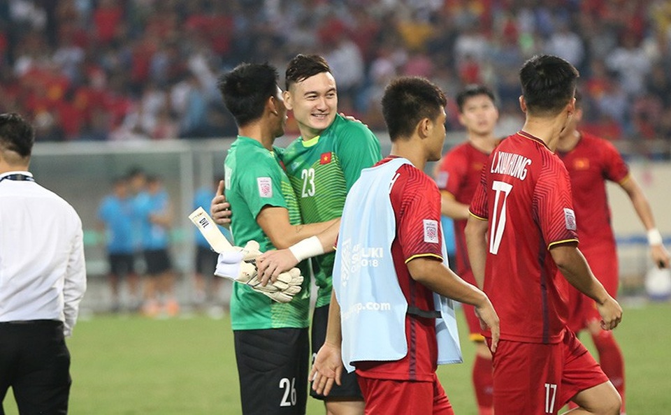 Văn Lâm tiết lộ bí mật trong phòng thay đồ đội tuyển Việt Nam - 1
Thủ môn Văn Lâm nhận được lời ngợi khen sau trận đấu với Philippines tại Mỹ Đình