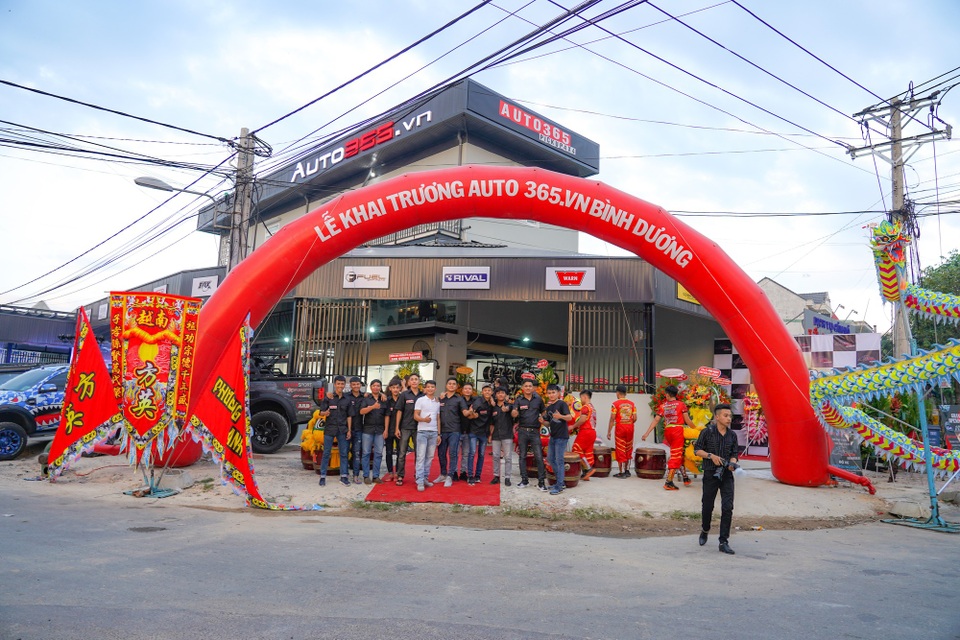 Khai trương trung tâm độ xe và chăm sóc xe chuyên nghiệp tại Bình Dương - 1
Hình ảnh chi nhánh Auto365 Bình Dương trong buổi khai trương
