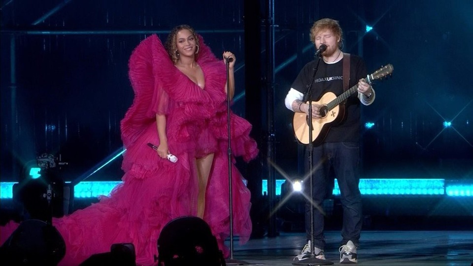 Beyonce đụng váy áo với minh tinh Bollywood - 6
Beyonce....