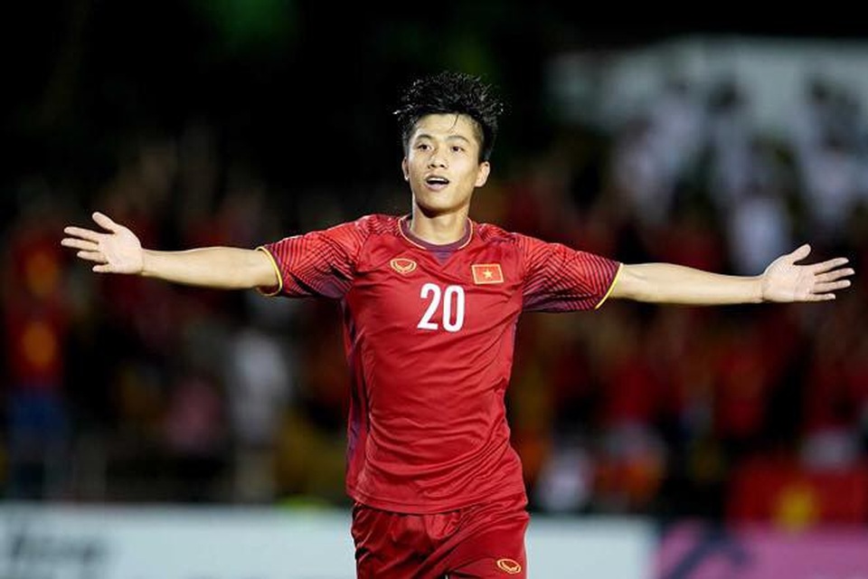 Dân mạng “bùng nổ” sau chiến thắng giúp đội tuyển Việt Nam vào chung kết AFF Cup 2018 - 12 Dù không trực tiếp ghi bàn thắng nhưng với nhiều cổ động viên tại Việt Nam, Phan Văn Đức là cầu thủ xuất sắc nhất trận đấu với những cống hiến thầm lặng, trong đó có pha kiến tạo để Quang Hải ghi bàn mở tỉ số