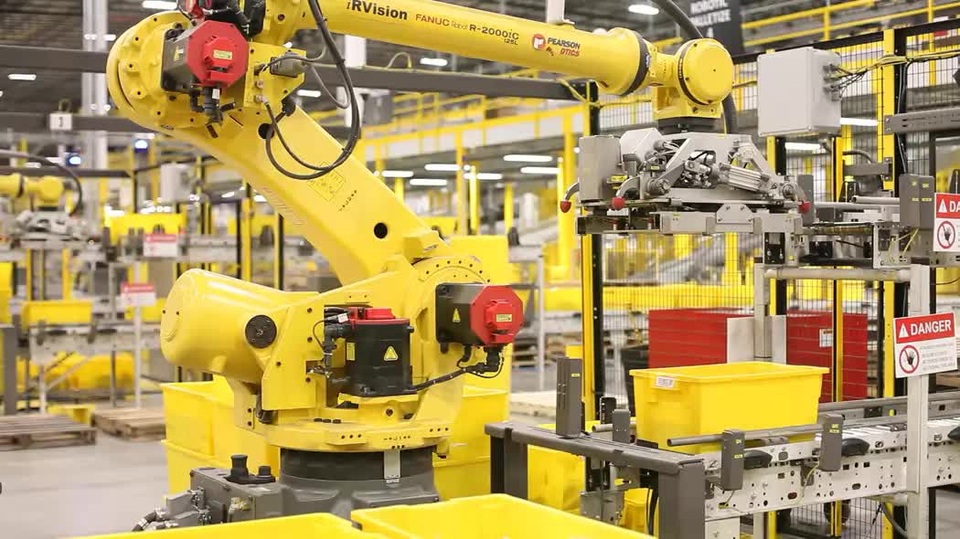 Robot gặp sự cố khiến 24 nhân viên Amazon phải nhập viện - 1 Nhiều doanh nghiệp đã sử dụng robot để đạt năng suất cao trong công việc, song tính an toàn của nó vẫn là một điều đáng lo ngại.