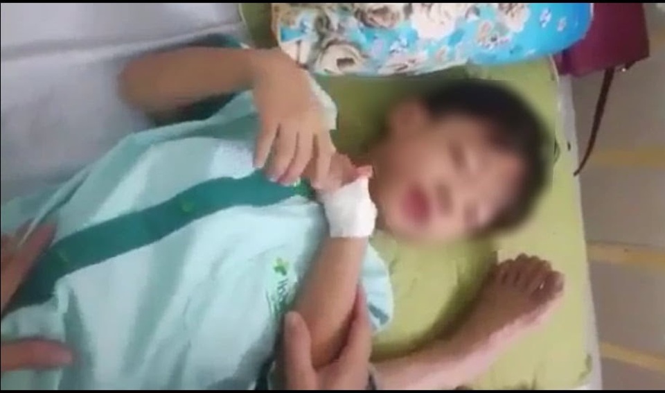 Bé 5 tuổi tử vong sau gần 1 tháng bị chó cắn là do bệnh dại? - 1 Cháu Phi L. lúc điều trị tại bệnh viện