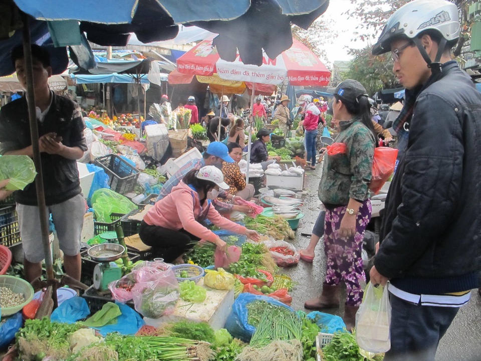 Đà Nẵng kiểm soát thực phẩm vào chợ như thế nào? - 3 Từ chợ đầu mối, thực phẩm được phân bố về các chợ trên địa bàn
