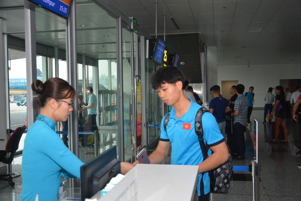 Đội tuyển Việt Nam lên đường sang Malaysia đá trận chung kết lượt đi - 7