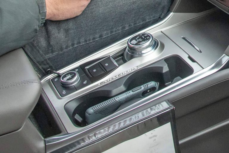 Hé lộ hình ảnh nội thất Ford Explorer thế hệ mới - 2 Hé lộ hình ảnh nội thất Ford Explorer thế hệ mới - 2