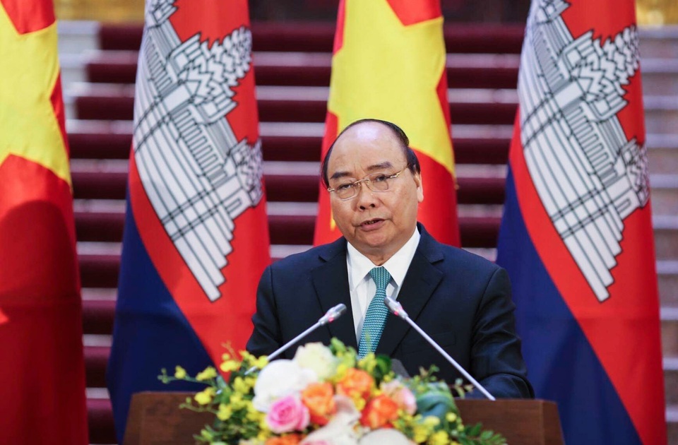 Quan hệ Việt Nam - Campuchia: Tài sản chung quý giá của hai dân tộc - 3 Thủ tướng Chính phủ Nguyễn Xuân Phúc nhấn mạnh, Việt Nam coi trọng và ưu tiên đẩy mạnh hợp tác kinh tế với Campuchia