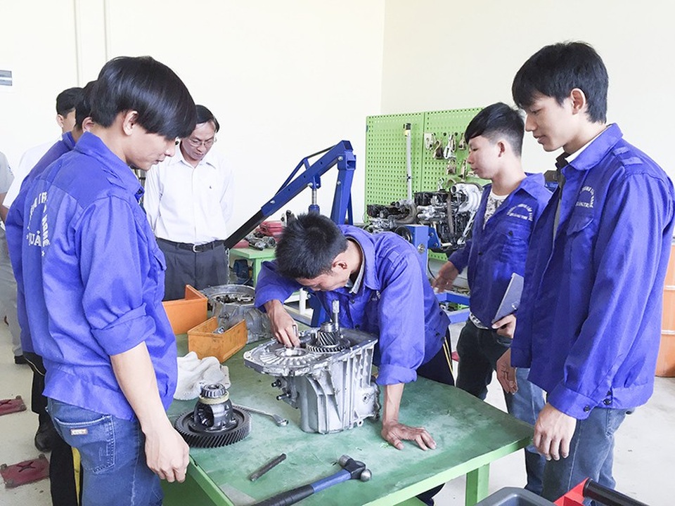 Quảng Trị: Hơn 4.000 người đi XKLĐ, gửi về gia đình khoảng 720 tỉ đồng/năm - 1 Chú trọng đào tạo nghề cho lao động.