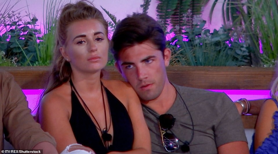 Các cuộc tình “nên đôi” từ show hẹn hò thường “dễ tan”? - 7
Dani và Jack khi tham gia “Love Island” (2018)