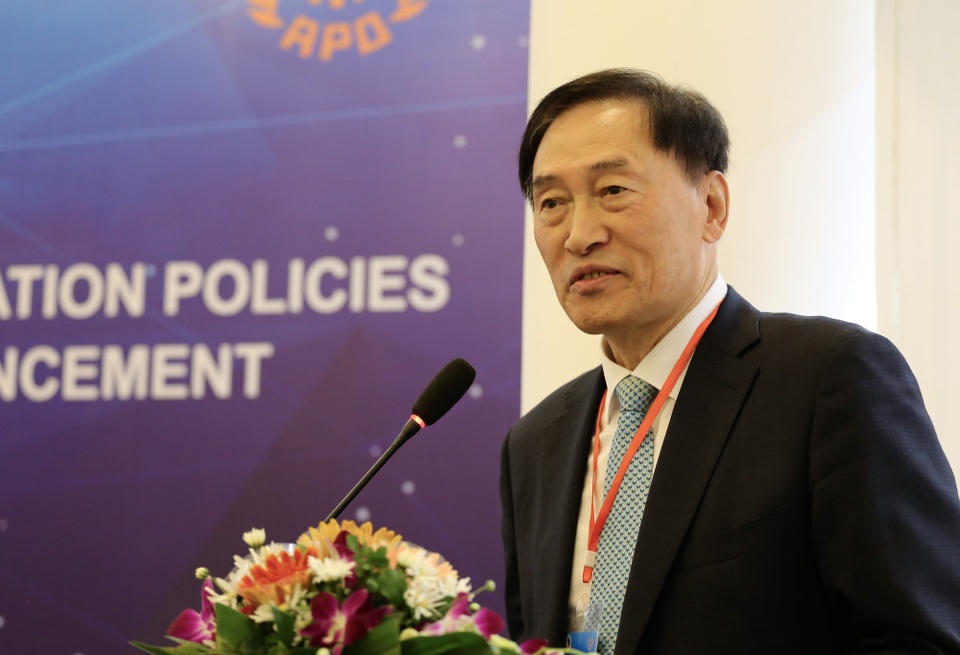 Nâng cao năng suất phải từ sản phẩm chủ lực và đầu tư công nghệ - 3
Ông Youngrack Choi - Viện nghiên cứu Chính sách khoa học và công nghệ Hàn Quốc