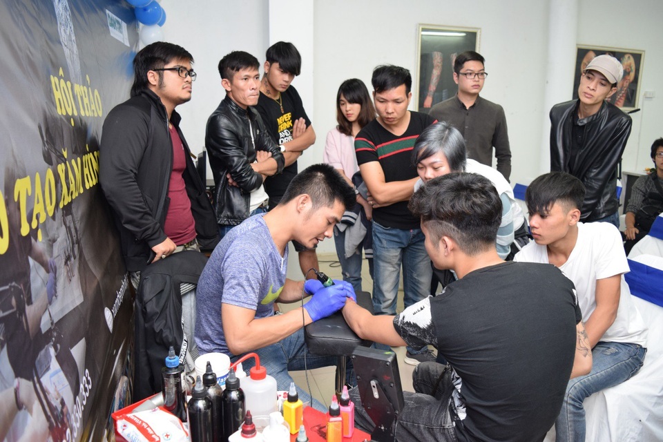 Muôn vàn khó khăn của những người “nghệ sĩ” trót đam mê nghệ thuật xăm hình - 2 Muôn vàn khó khăn của những người “nghệ sĩ” trót đam mê nghệ thuật xăm hình - 2