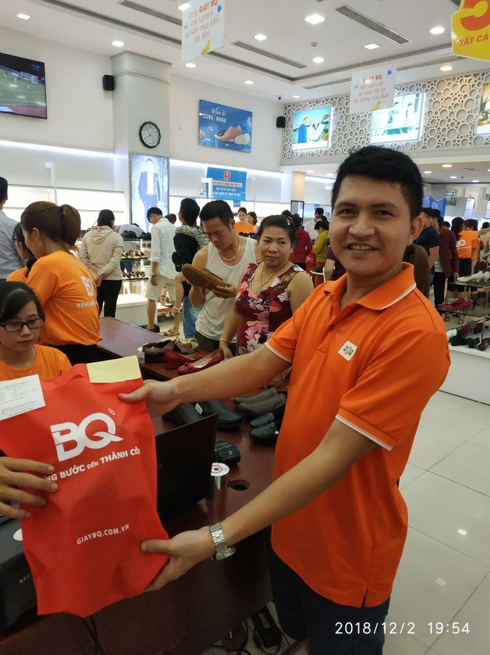 Không phải Black Friday, người Đà Nẵng "phát cuồng" vì Orange Friday - 3 Không phải Black Friday, người Đà Nẵng "phát cuồng" vì Orange Friday - 3