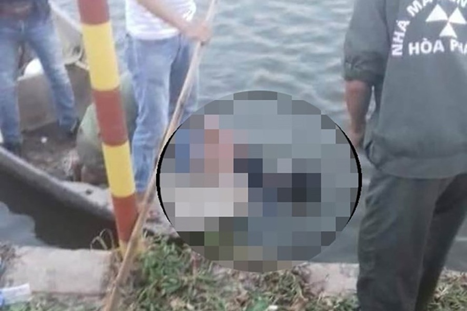 Nam thanh niên tử vong dưới sông nghi do bị người khác truy đuổi - 1
Hiện trường nơi phát hiện thi thể nam thanh niên. Ảnh: ĐT.