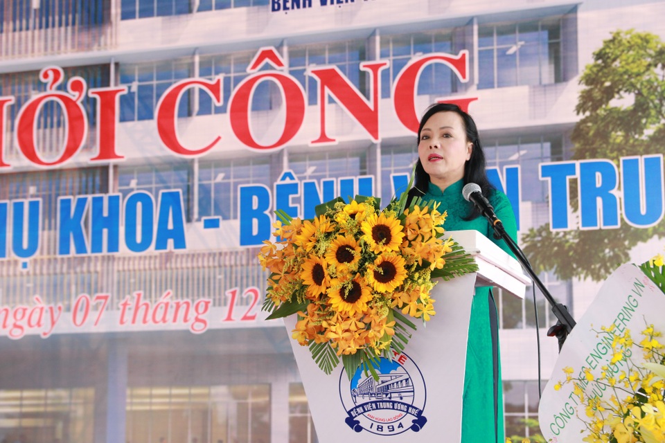 Xây dựng Trung tâm Sản phụ khoa tại Huế - 1 PGS.TS. Nguyễn Thị Kim Tiến, Bộ trưởng Bộ Y tế phát biểu tại buổi lễ