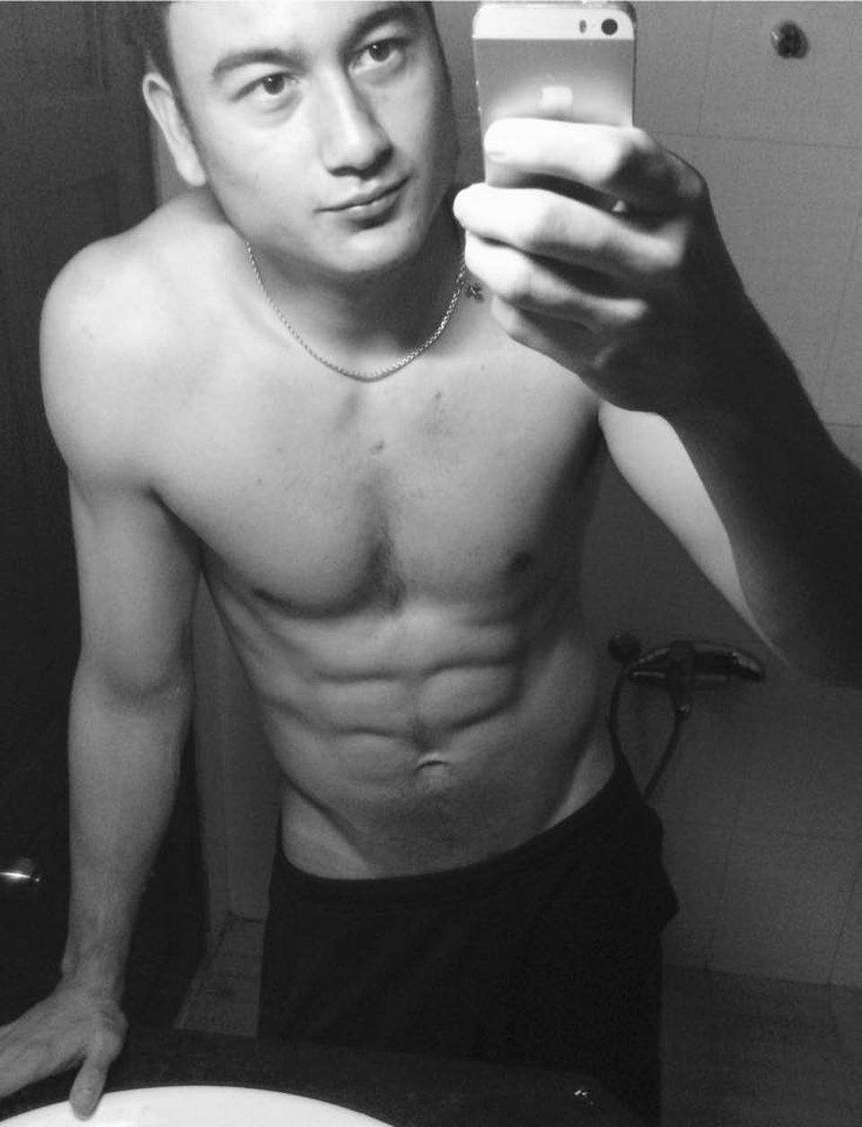 Chính vì sự kiên trì đó, Lâm Tây sở hữu body săn chắc chuẩn chỉnh.