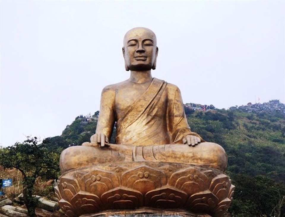 “Từ Hoàng cung triều Trần đến Thánh địa Trúc Lâm, hành trình từ bậc Quân vương đến đức Phật Hoàng” - 1 Tượng đức Vua, Phật hoàng Trần Nhân Tông tại Yên Tử.