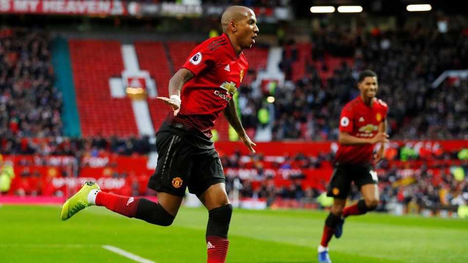 
Young ăn mừng bàn thắng mở tỉ số cho Man Utd

