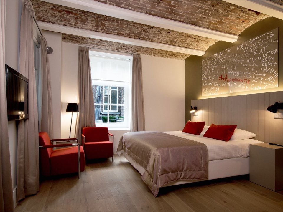 Nhà tù phải chuyển thành khách sạn sang trọng vì vắng bóng tù nhân - 5 Một căn phòng của nhà tù được cải tạo mới