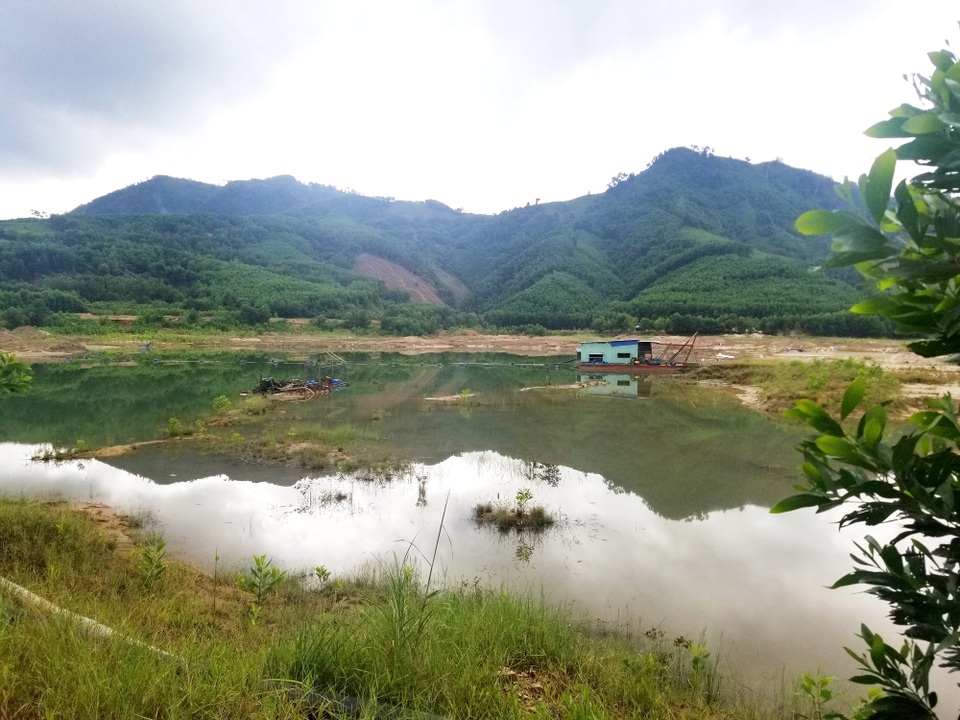 Cảnh hoang tàn ở mỏ vàng một thời "lớn nhất nhì Đông Nam Á" - 3 Diện tích chưa hoàn thổ