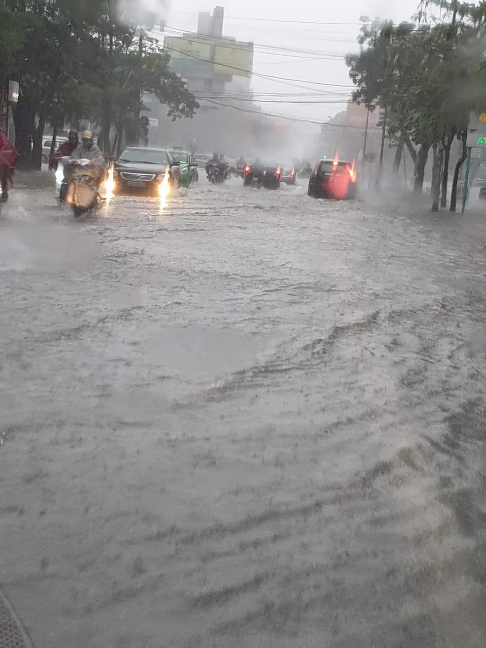 Nước bủa vây, thành phố Vinh "thất thủ" - 9 Nước bủa vây, thành phố Vinh "thất thủ" - 9