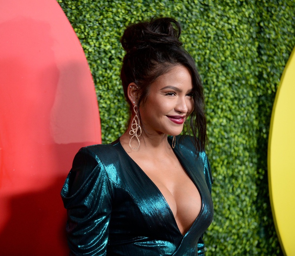 Cassie Ventura gây choáng với váy xẻ bạo - 1
Ca sỹ Cassie Ventura nổi bật trong tiệc do tạp chí GQ tổ chức tại Beverly Hills, Mỹ ngày 7/12 vừa qua