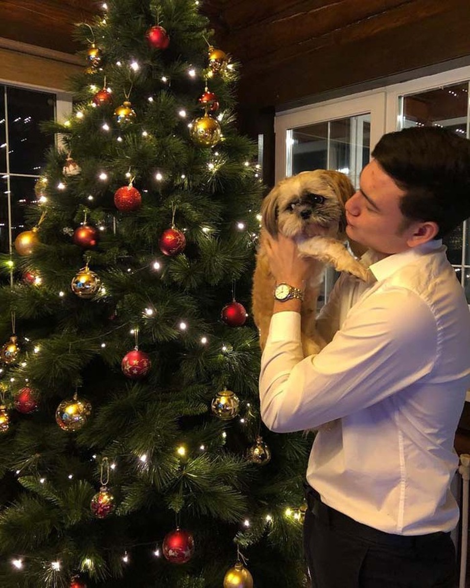 Hình ảnh trẻ trung của Lâm Tây khi diện sơ mi trắng.