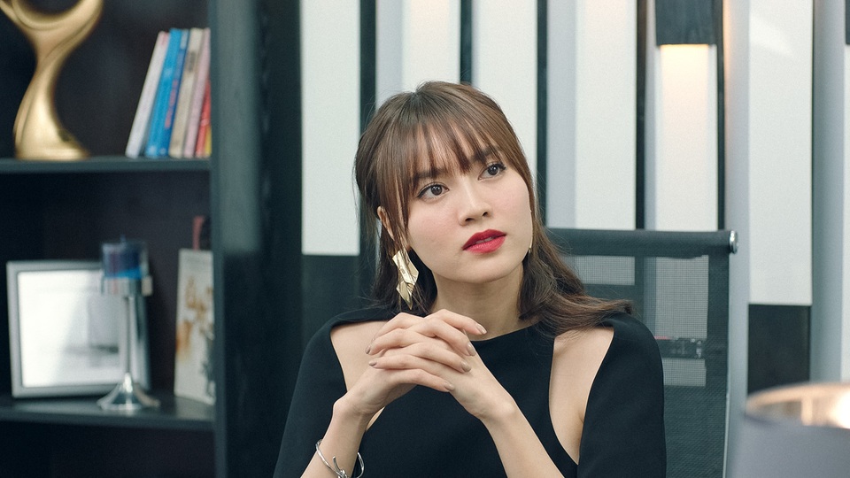 Lan Ngọc bật mí hậu trường khi đóng cảnh nóng cùng người mẫu Lê Xuân Tiền - 4 Lan Ngọc cho biết cô gặp không ít áp lực trong việc vào vai một quý cô 33 tuổi trong khi bản thân chỉ mới 28 tuổi.