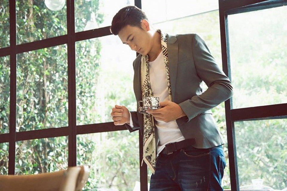 Khi mặc vest đóng bộ thì thủ môn Đặng Văn Lâm trông cực ngầu và bảnh bao.