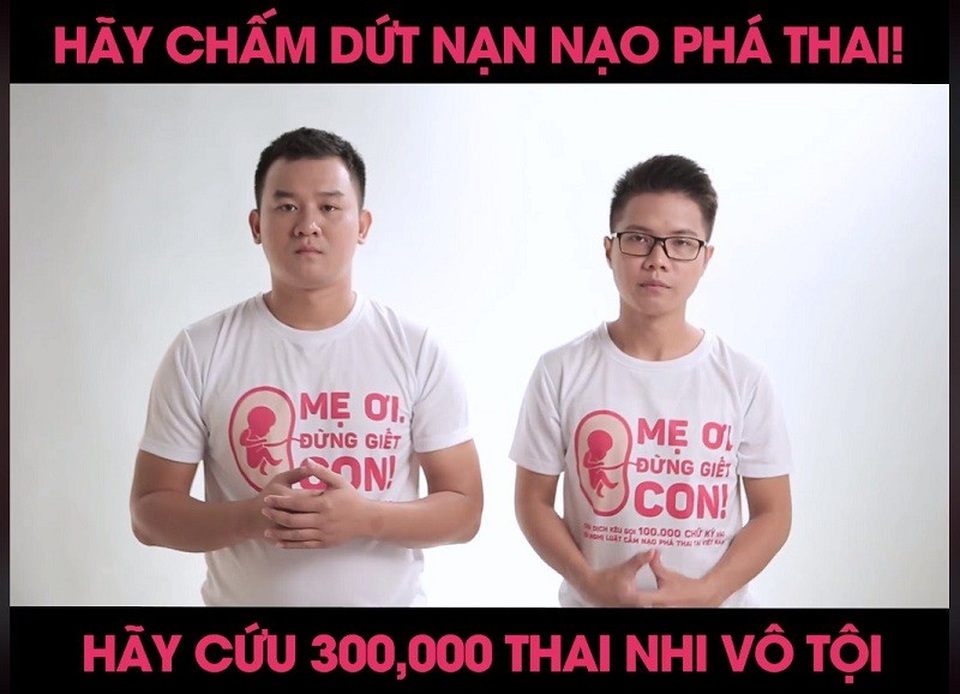 Tranh cãi hai chàng trai phát động chiến dịch kêu gọi “luật cấm nạo phá thai” - 1
Hai chàng trai Hoàng Thạch và Huỳnh Hà phát động chiến dịch “Mẹ ơi đừng giết con” (Ảnh chụp màn hình)