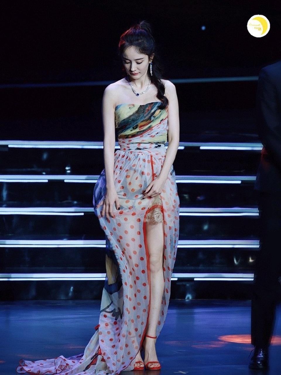 Dương Mịch lại “đốn tim” cư dân mạng bởi vẻ ngoài trong veo - 12