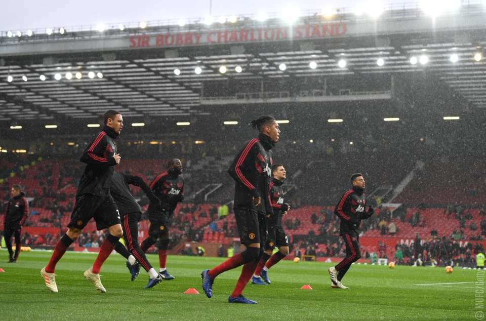 Man Utd 4-1 Fulham: Tiệc bàn thắng ở Old Trafford - 8
Các cầu thủ Man Utd khởi động trước khi bắt đầu trận đấu