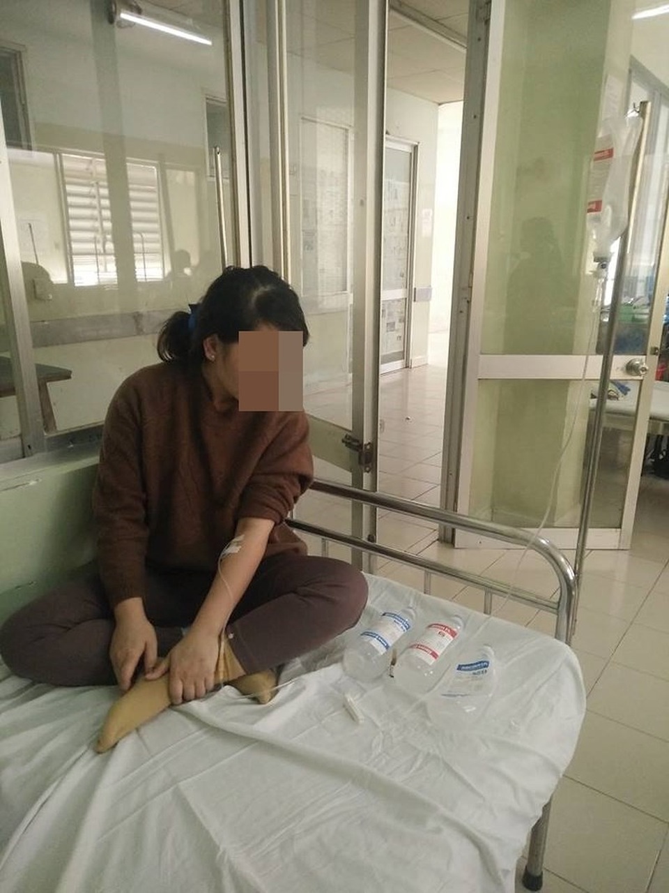 Bị "tín dụng đen" truy bức, một phụ nữ tự tử - 1 Chị H. đang điều trị tại bệnh viện