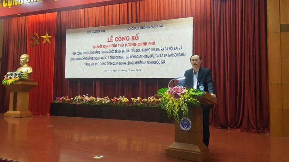 Bổ sung 6 công trình hàng không vào danh mục an ninh quốc gia - 1 Thứ trưởng Bộ GTVT Lê Đình Thọ phát biểu tại lễ công bố Quyết định của Thủ tướng Chính phủ đưa CHK quốc tế Nội Bài, Đài kiểm soát không lưu, Đài rada Nội Bài, CHK quốc tế Tân Sơn Nhất, Đài kiểm soát không lưu, Đài rada Tân Sơn Nhất vào Danh mục công trình quan trọng liên quan đến nn ninh quốc gia