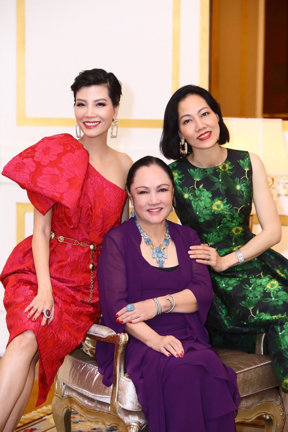 Vũ Cẩm Nhung từng khuyên chồng đi lấy vợ khác vì không thể sinh con - 7 Vợ chồng Vũ Cẩm Nhung thường xuyên nhận được sự hỗ trợ của gia đình hai bên.