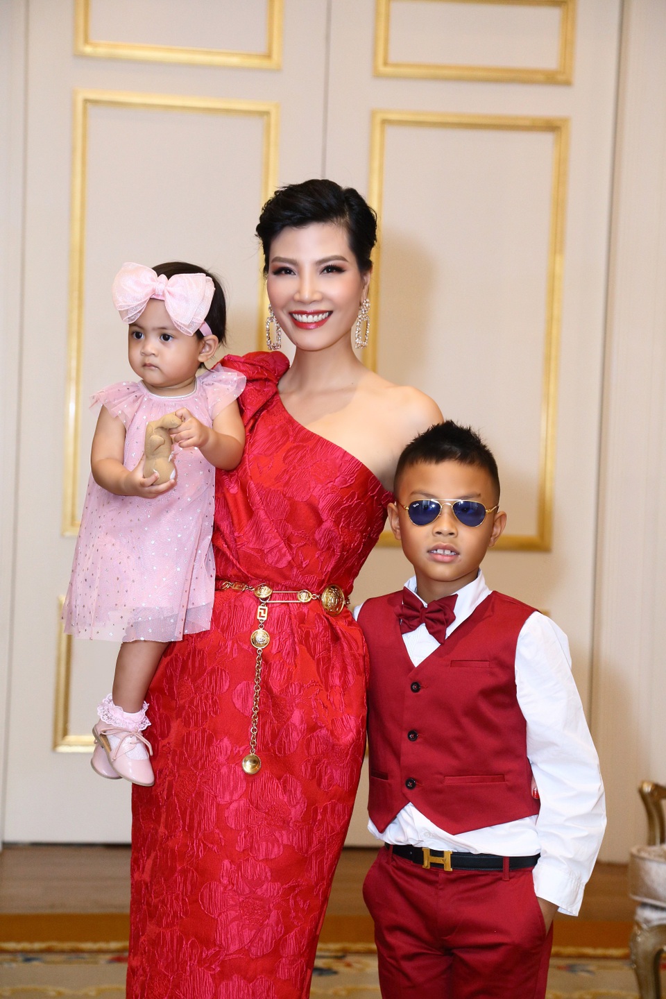 Vũ Cẩm Nhung từng khuyên chồng đi lấy vợ khác vì không thể sinh con - 4 Vũ Cẩm Nhung từng khuyên chồng đi lấy vợ khác vì không thể sinh con - 4
