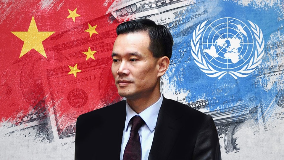 Tỷ phú Trung Quốc "lên voi, xuống chó" vì Sáng kiến “Vành đai, con đường” - 1 Theo tờ The Independent, có tin đồn rằng Ye là con trai của một trong những người sáng lập Cộng hòa Nhân dân Trung Hoa, được biết đến với cái tên là hoàng tử của Giải phóng quân Nhân dân Trung Quốc (PLA). (Nguồn: Photo illustration/AP Images)