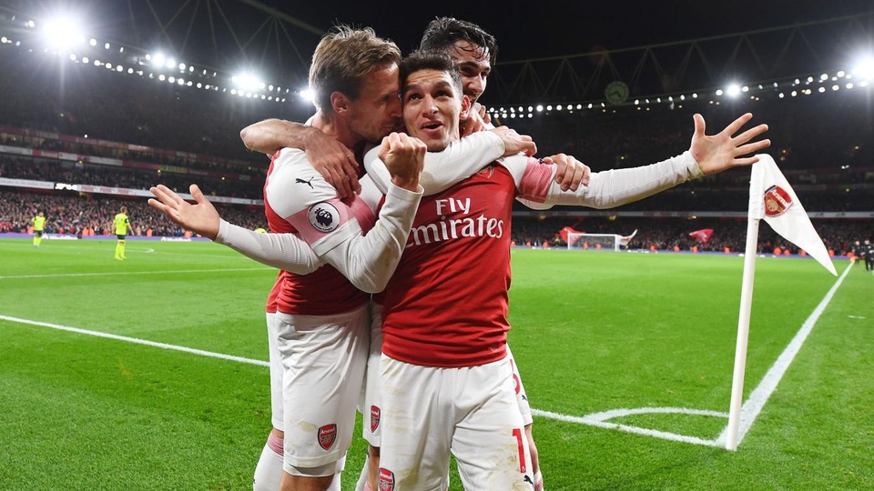 Arsenal 1-0 Huddersfield: Dấu ấn của Torreira - 2
Torrera ăn mừng sau khi bàn cùng các đồng đội