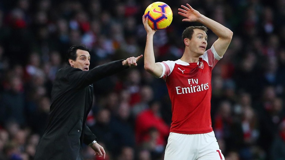 
Emery chưa thành công với sơ đồ 5-3-2
