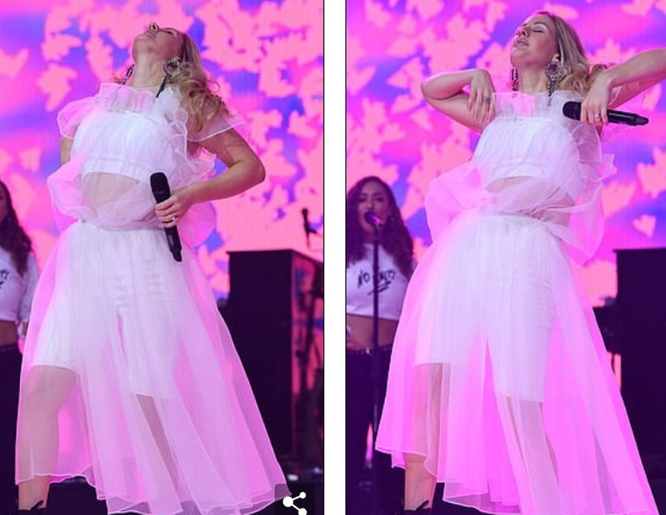 
Ca sỹ Ellie Goulding hóa công chúa xinh đẹp trên sân khâu
